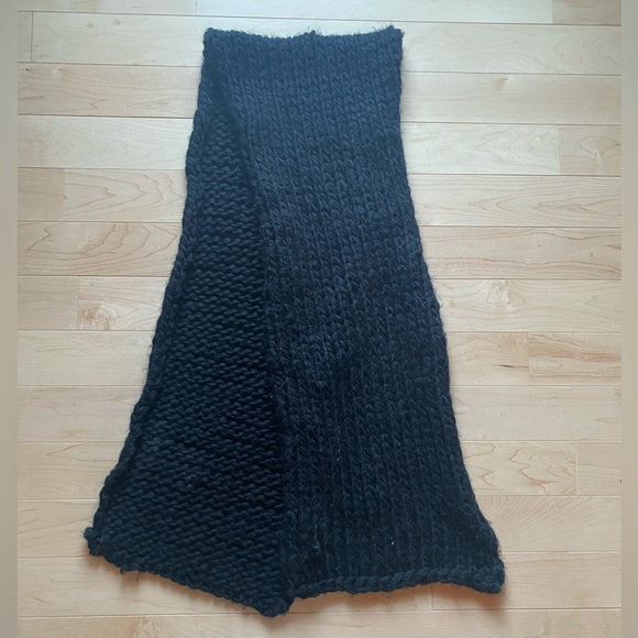 DANIER Black Wool Blend Scarf - Picture 3 of 4